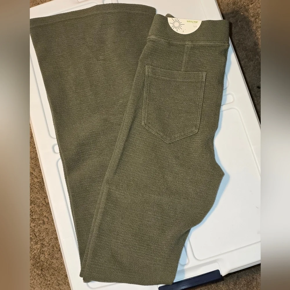 Aerie OFFLINE Hi-Rise Flare Pants | Olive Green | Size Small Short NWT - Picture 1 of 6